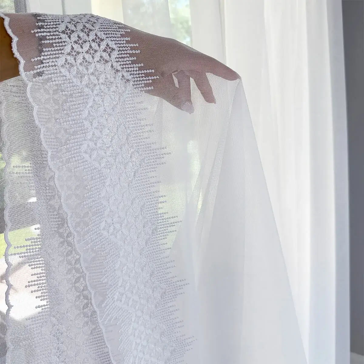 Zdjęcie Jakie firanki do salonu aranżacje, które zachwycą i odmieni przestrzeń