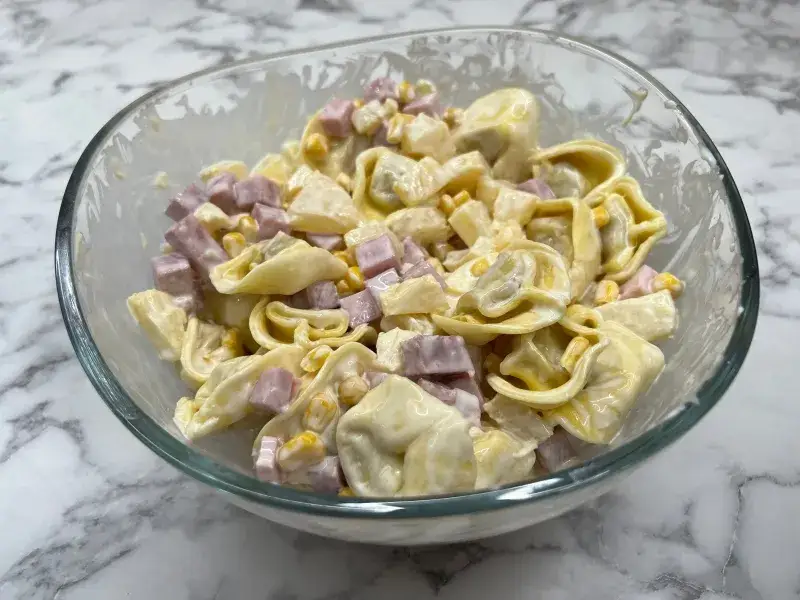 Zdjęcie Jak zrobić sałatkę z tortellini, która zachwyci Twoich gości