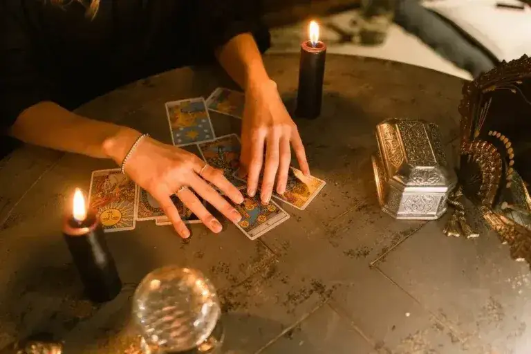 Zdjęcie Czy tarot tak czy nie z 2 kart naprawdę działa? Odkryj prawdę!