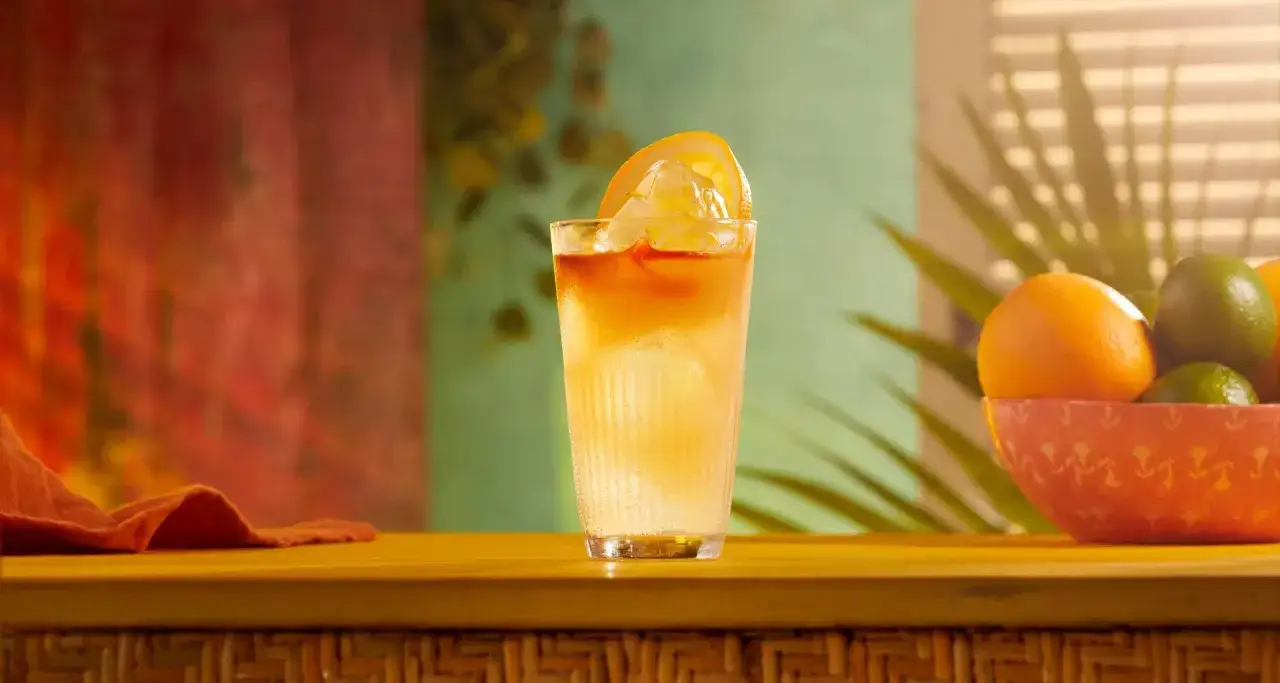 Zdjęcie Czarny rum drink: najlepsze przepisy na pyszne koktajle z rumem