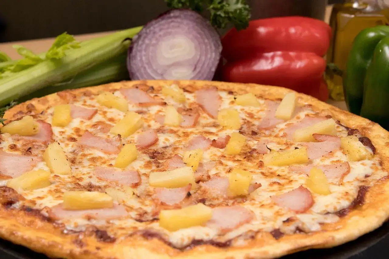 Zdjęcie Czy pizza hawajska to pizza? Kontrowersje i kulinarne opinie