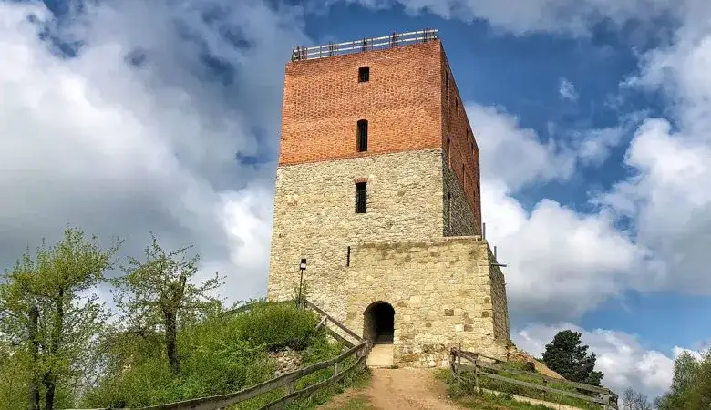 Zdjęcie Zamek Melsztyn: Jak wyglądała potężna twierdza przed ruiną?