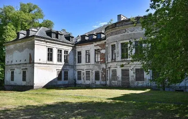 Zdjęcie Pałac w Samostrzelu - historia, architektura i atrakcje turystyczne