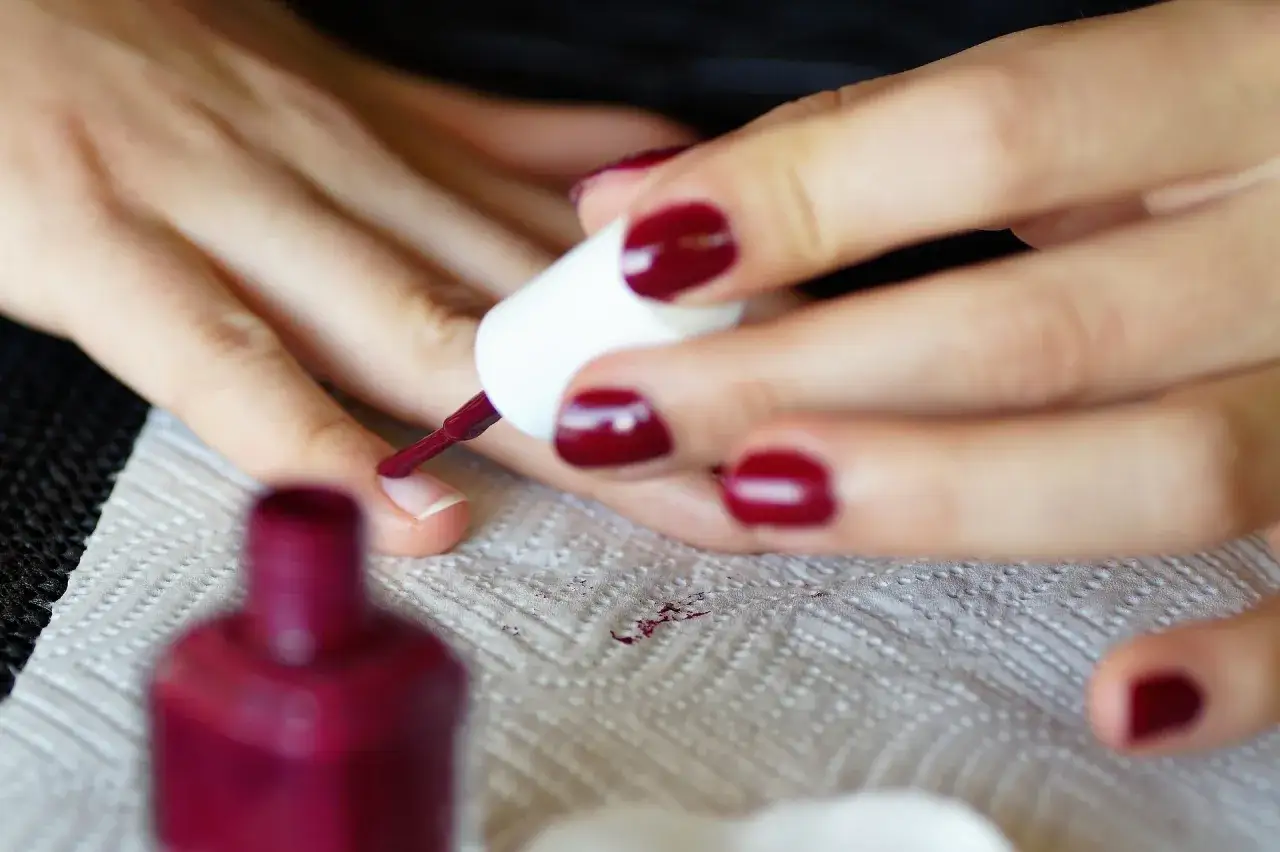 Zdjęcie Jak samemu zrobić manicure w domu – proste kroki i porady dla początkujących