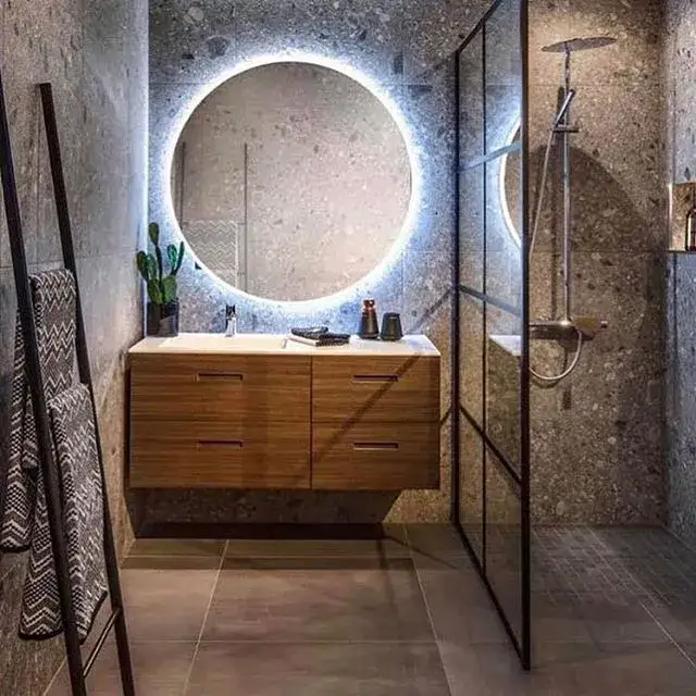 Zdjęcie Jakie oświetlenie do okrągłego lustra, aby uniknąć złego efektu?