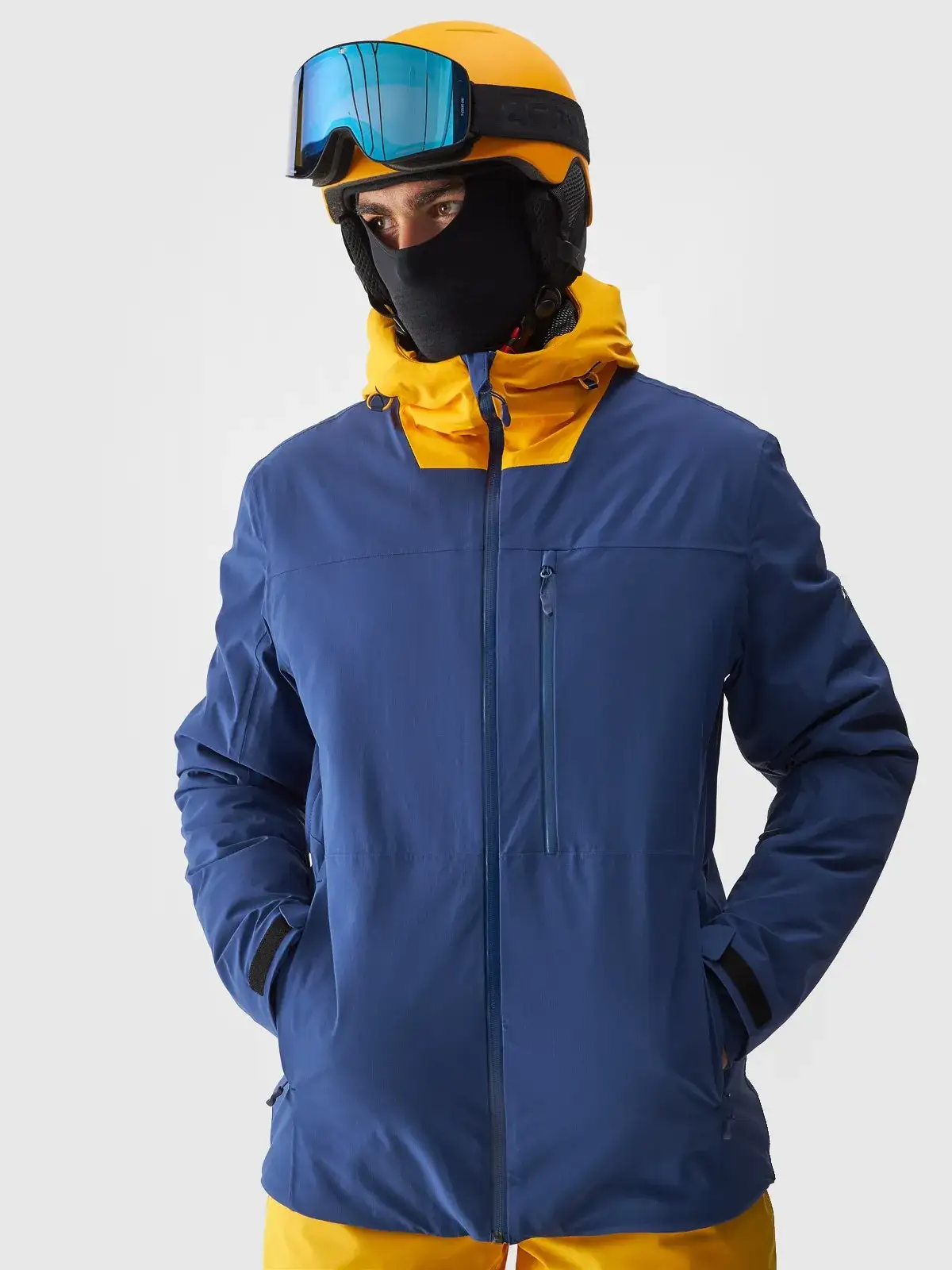 Zdjęcie Jak prać kurtkę narciarską 4F, by nie zniszczyć membrany i zachować wodoodporność