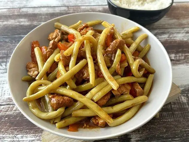 Zdjęcie Kurczak z fasolką szparagową: Poznajemy błyskawiczny obiad w 15 minut