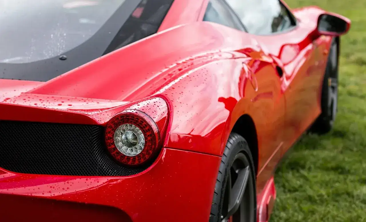 Zdjęcie Fiat jak Ferrari: Niezwykłe połączenie technologii i historii motoryzacji