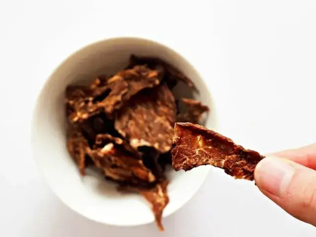 Zdjęcie Suszona wołowina Biedronka: poznaj wartości odżywcze i opinie klientów