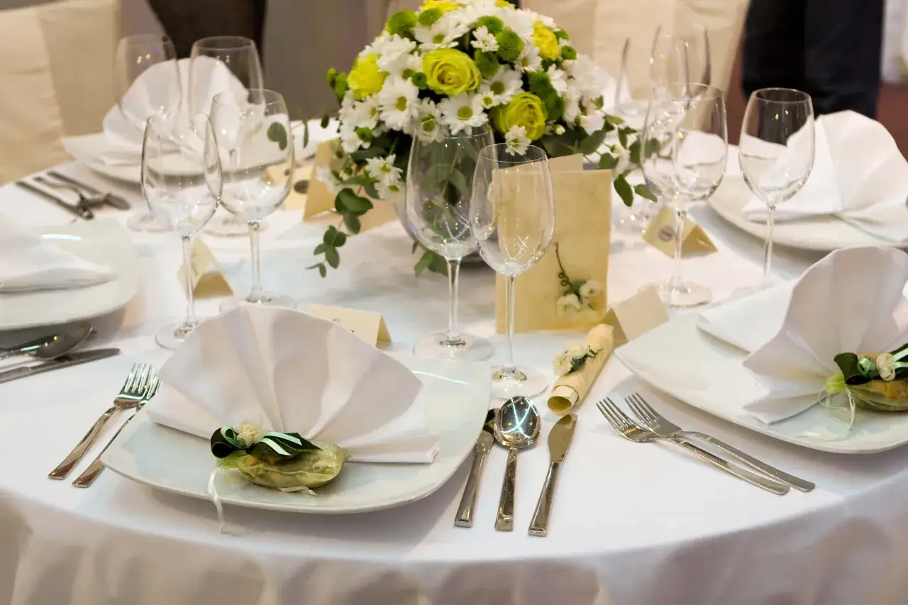 Zdjęcie Ile kosztuje catering na wesele? Odkryj ukryte koszty i porady