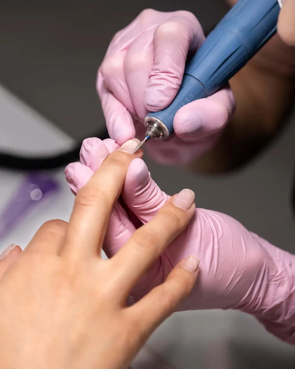 Zdjęcie Manicure frezarkowy co to? Poznaj zalety i techniki tej metody