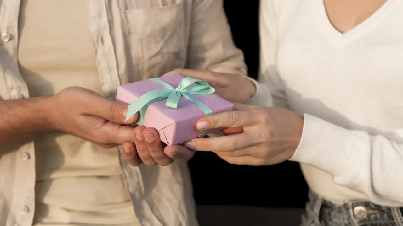 Zdjęcie Co na 20 rocznicę ślubu? Oto wyjątkowe pomysły na prezenty