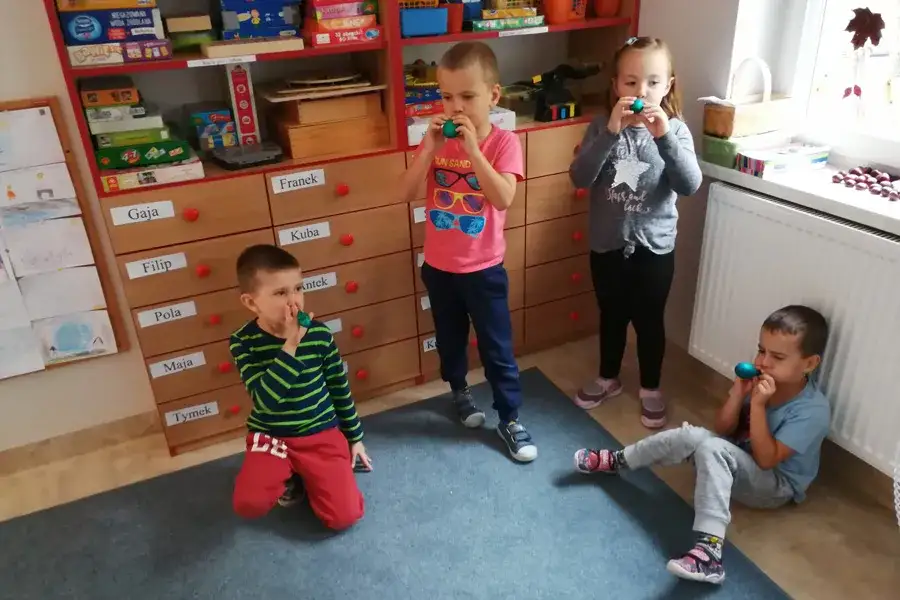 Zdjęcie Proste eksperymenty z wiatrem dla dzieci: nauka przez zabawę