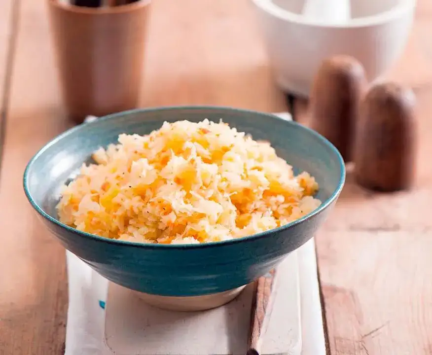 Zdjęcie Co do surówki z kapusty kiszonej? Przepisy i smaczne dodatki