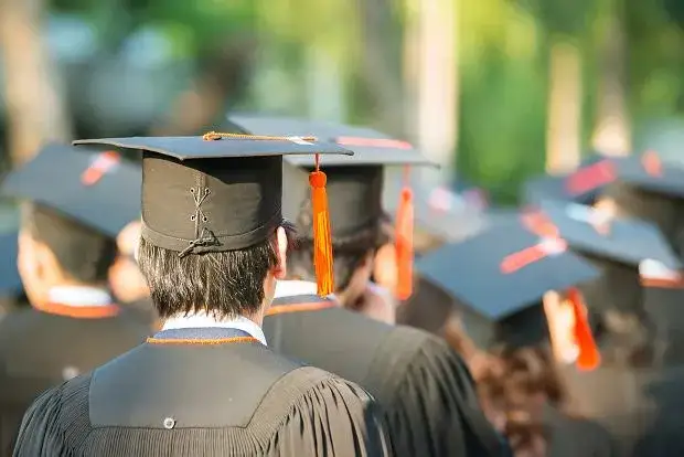 Zdjęcie Czy studia wlicza się do emerytury? Sprawdź, co musisz wiedzieć