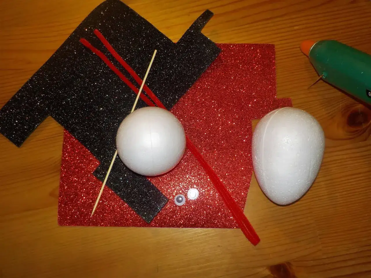 Zdjęcie Jak zrobić bociana ze styropianu - łatwe kroki do pięknej dekoracji