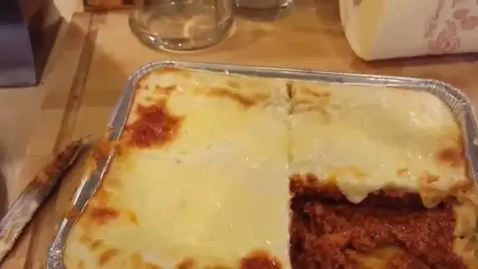 Zdjęcie Jak idealnie podgrzać lasagne w mikrofali bez wysuszenia i utraty smaku