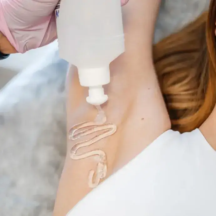 Zdjęcie Czy po depilacji laserowej można pić alkohol? Ważne informacje o ryzyku