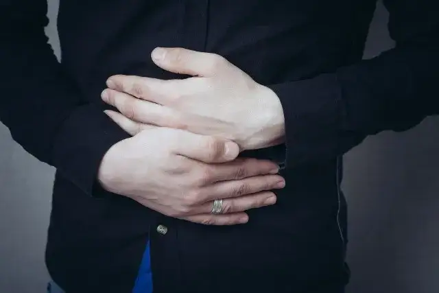 Zdjęcie Szczawiany w moczu objawy: rozpoznaj ból i uniknij powikłań