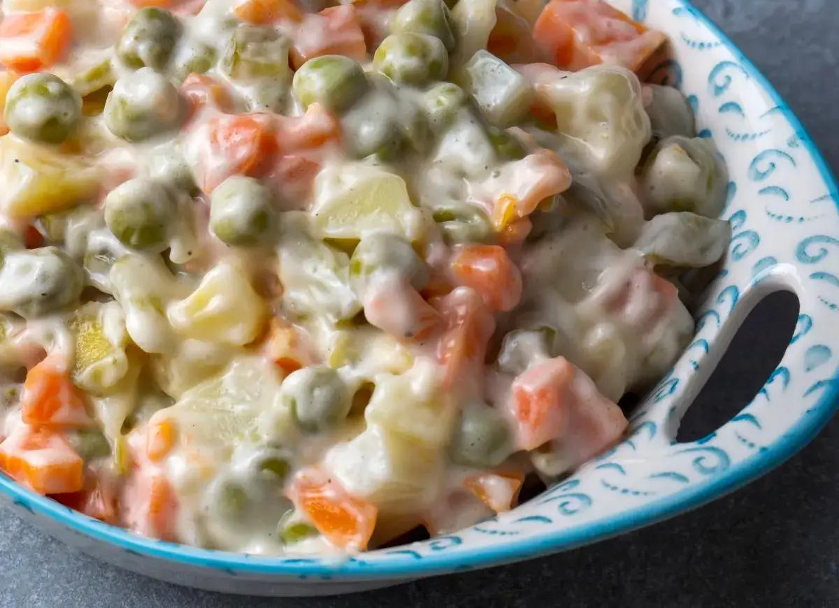 Zdjęcie Co dodać do sałatki jarzynowej, by zaskoczyć gości smakiem?