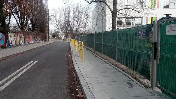 Zdjęcie Chodnik jako atrapa rozwoju: krytyka inwestycji w infrastrukturę