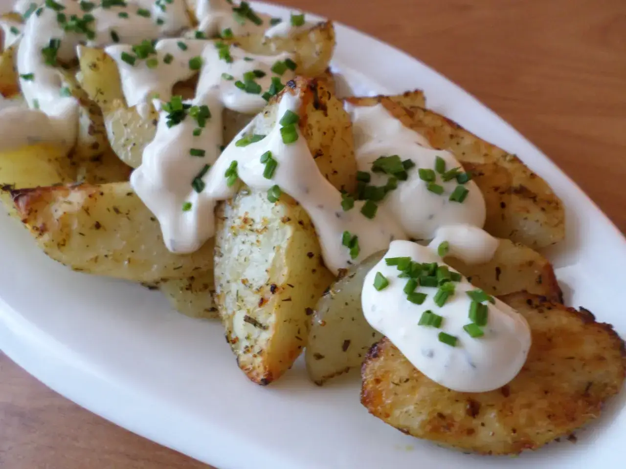 Zdjęcie Co najlepiej zjeść z sosem czosnkowym? Sprawdź idealne połączenia!