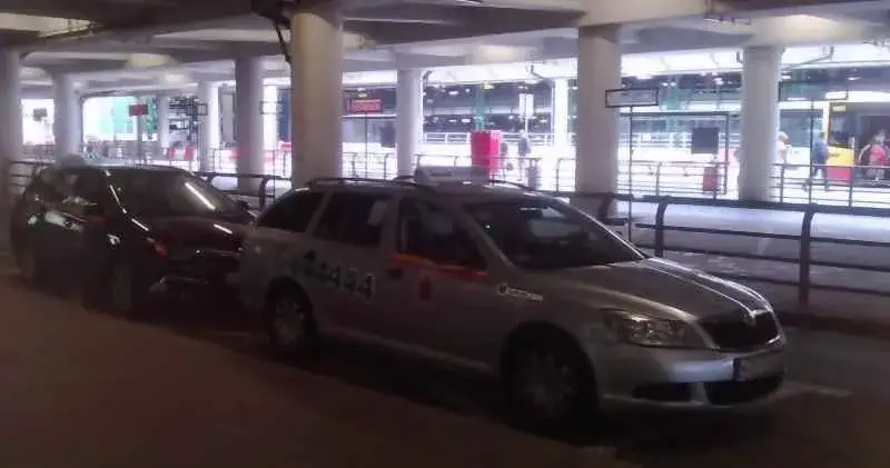 Zdjęcie Ile kosztuje taxi z lotniska Chopina na dworzec Wschodni? Sprawdź ceny!
