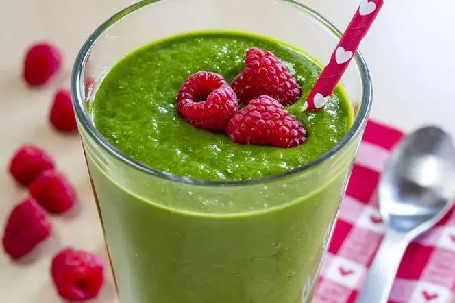 Zdjęcie Zdrowy koktajl z kefirem - prosty przepis na pyszny napój odchudzający