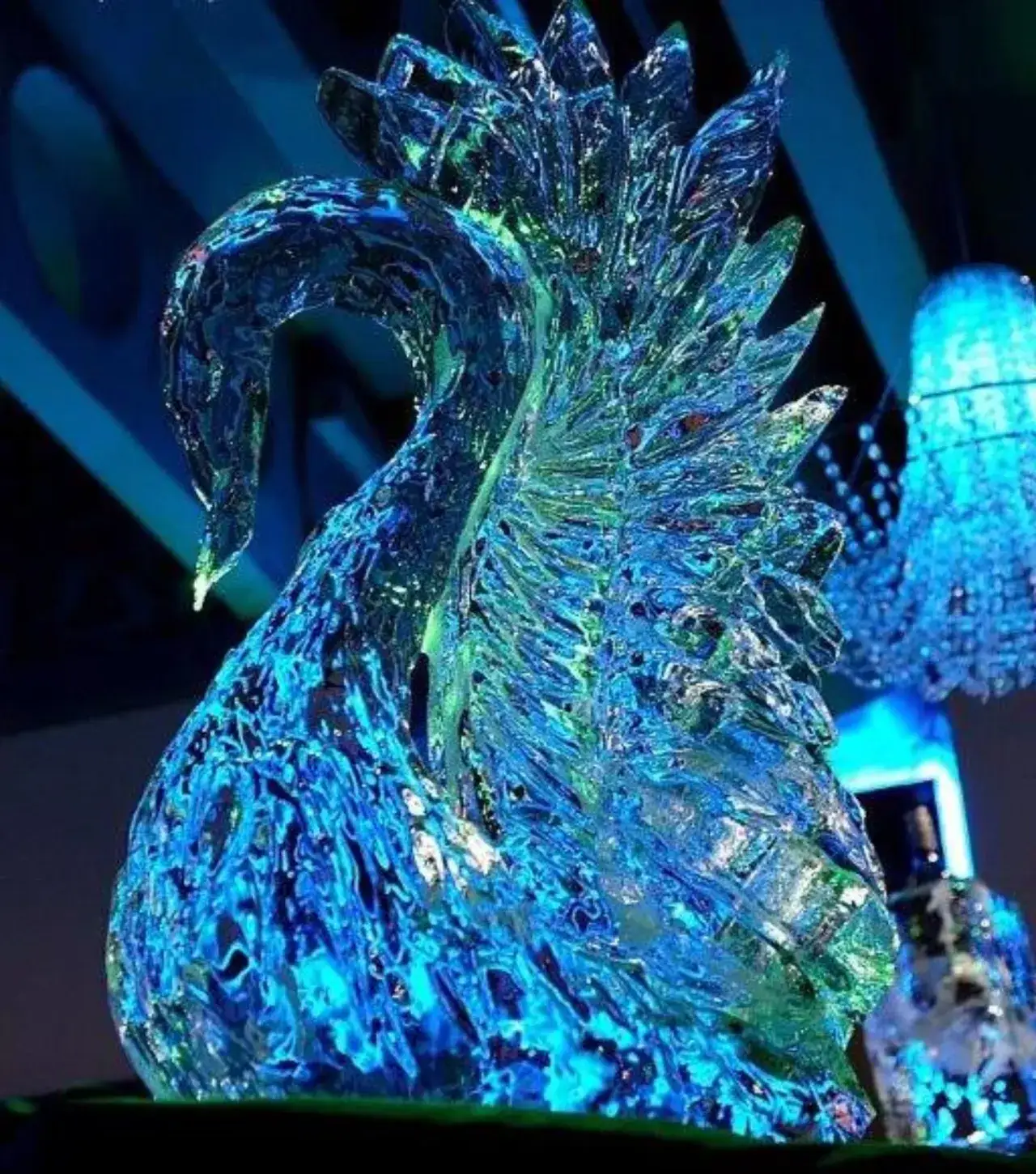 Zdjęcie Rzeźba z lodu: Jak stworzyć zachwycające dzieła sztuki lodowej