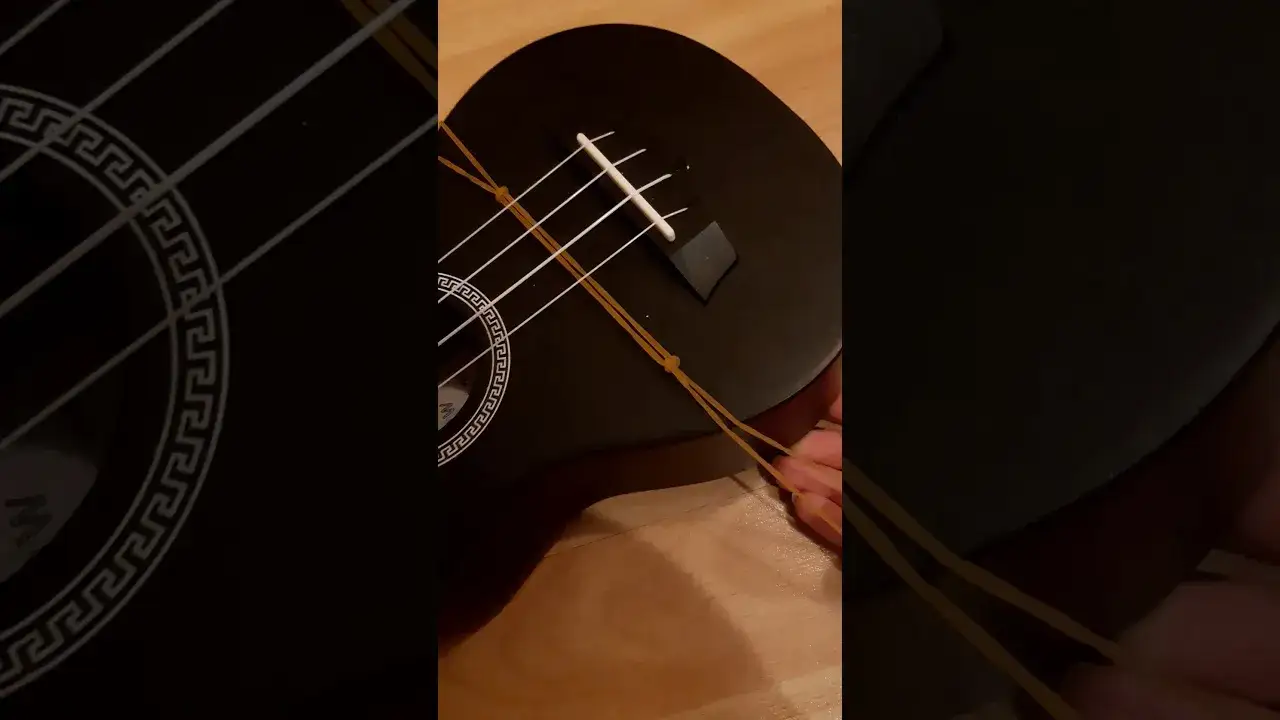 Zdjęcie Jak założyć pasek na ukulele, by grać wygodnie i bez przeszkód