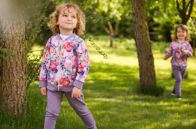 Zdjęcie Jak dobrze ubrać dziecko przy 18 stopniach - praktyczne porady dla rodziców