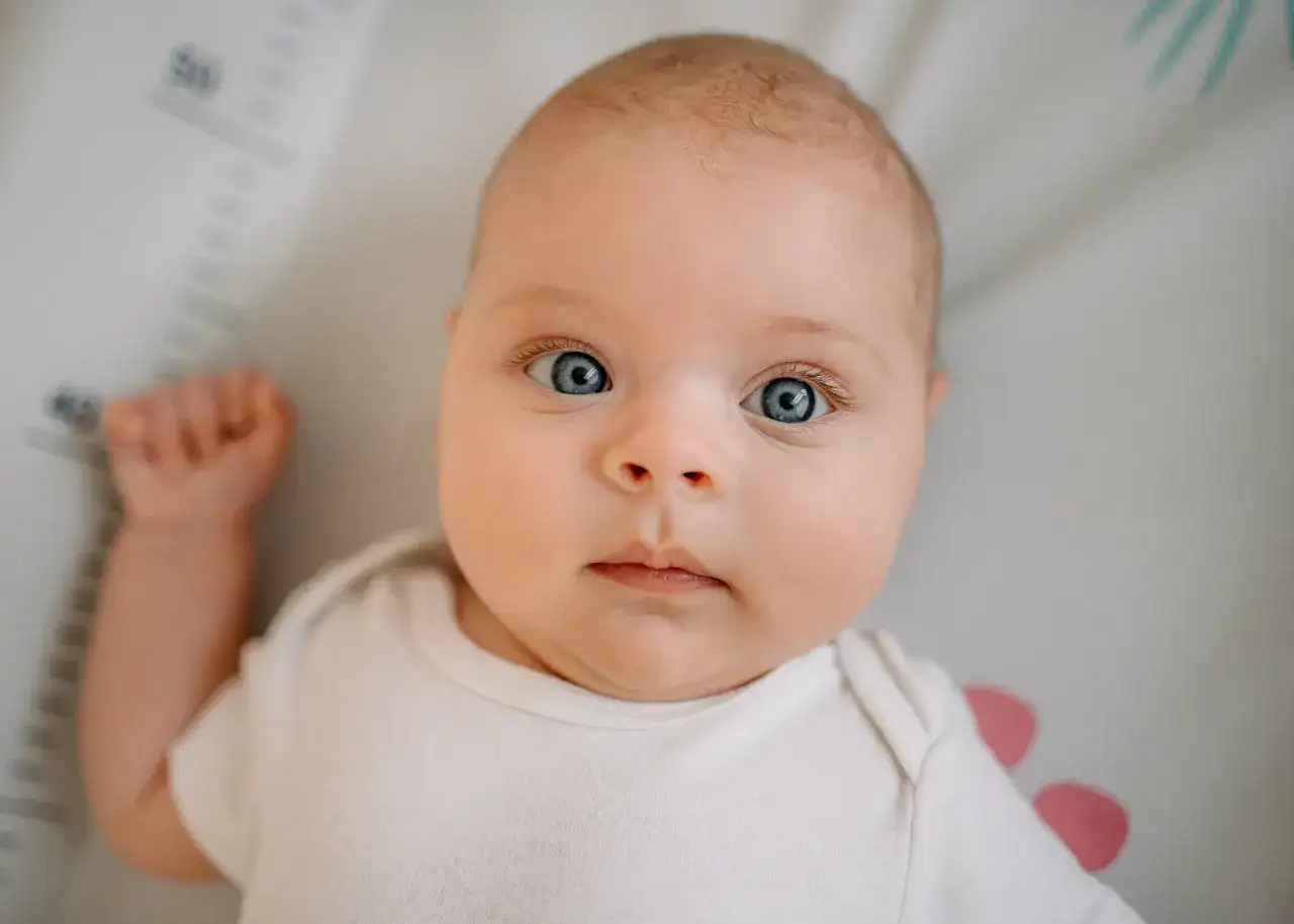 Zdjęcie Jak zrobić piękne zdjęcia co miesiąc dziecka – kreatywne pomysły i porady