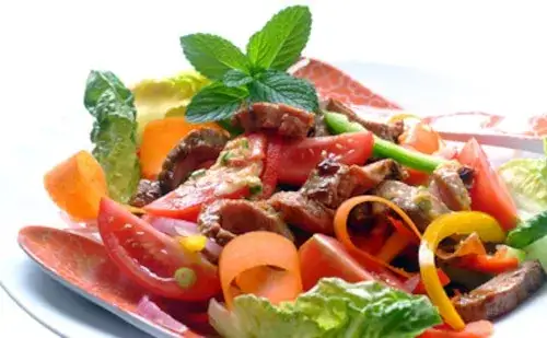 Zdjęcie Najlepsze surówki do wołowiny: 5 przepisów i porady kulinarne