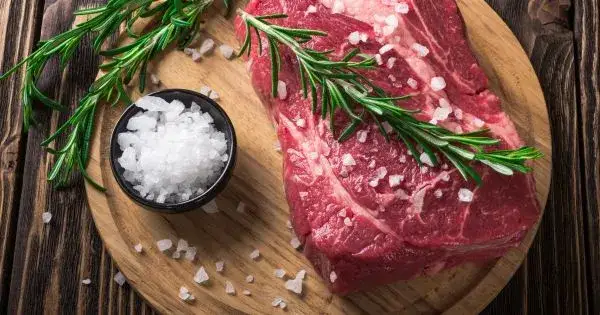 Zdjęcie Ile soli na kg mięsa wieprzowego, aby uniknąć przesolenia?