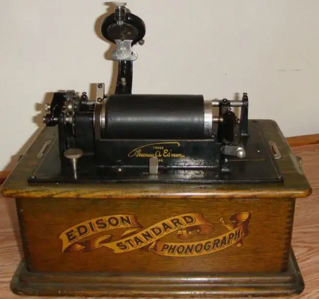 Zdjęcie Kto wynalazł fonograf? Niezwykła historia Edisona i jego wynalazku