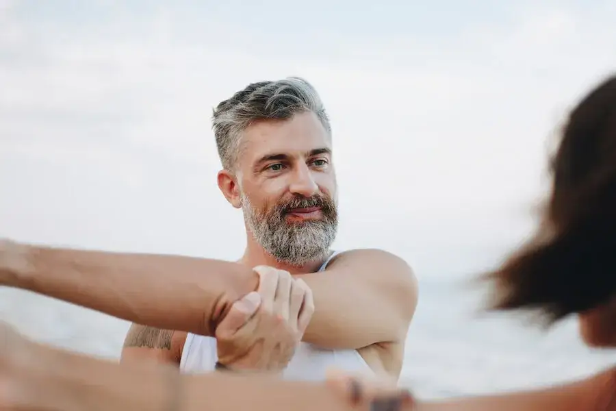 Zdjęcie Czego pragnie mężczyzna po 50? Kluczowe potrzeby i pragnienia