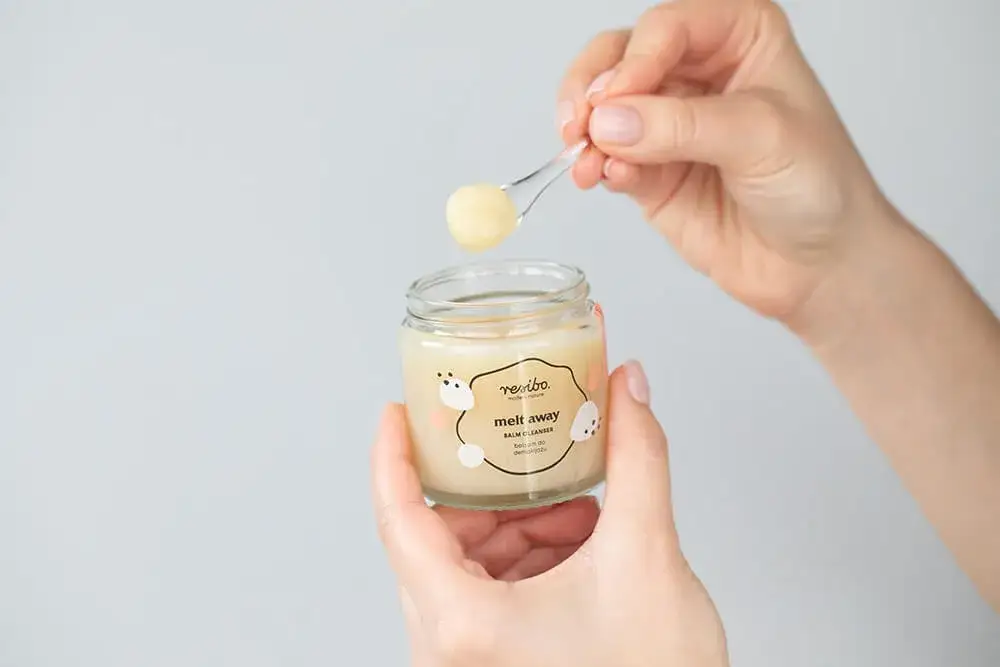 Zdjęcie Czym zmywać makijaż domowe sposoby, które naprawdę działają?