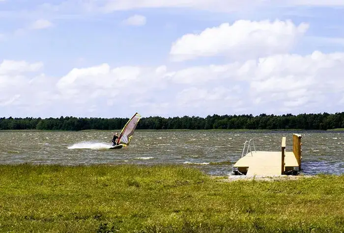 Zdjęcie Ile trwa nauka windsurfingu? Odkryj, jak szybko opanujesz ten sport