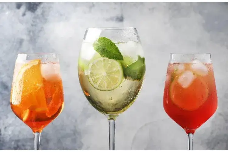 Zdjęcie Najlepszy przepis na orzeźwiający drink z Aperolem na lato