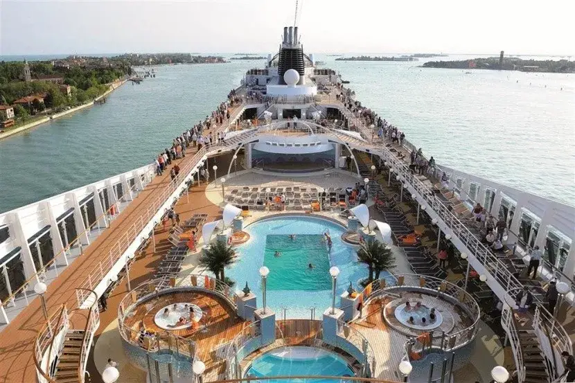 Zdjęcie Ile kosztuje rejs statkiem po Morzu Śródziemnym? Ceny, porady i trasy.