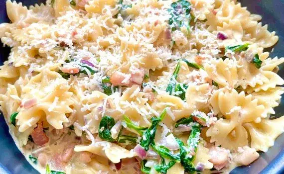 Zdjęcie Aromatyczny makaron w sosie paprykowym: Szybki obiad dla całej rodziny