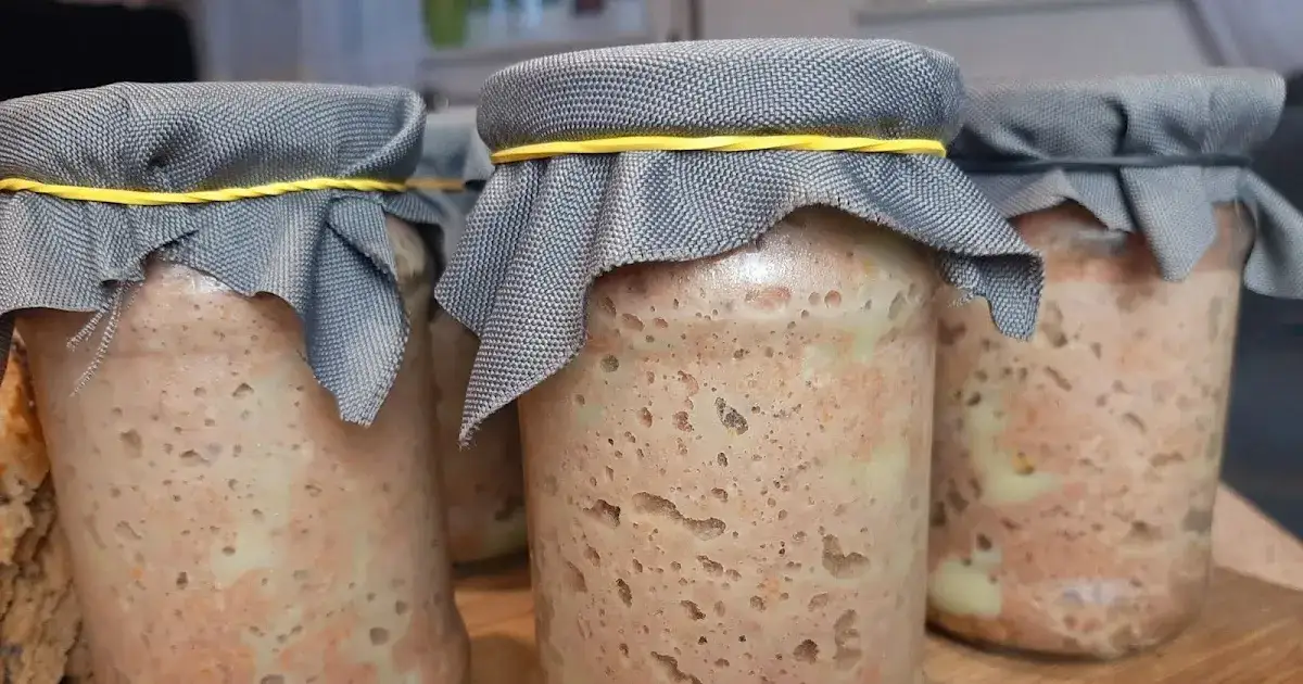 Zdjęcie Domowy pasztet drobiowy do słoików. Prosty przepis bez przykrych niespodzianek