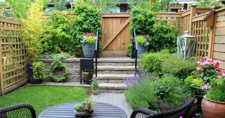 Zdjęcie Jak ogrodzić ogródek w bloku - praktyczne porady i przepisy prawne