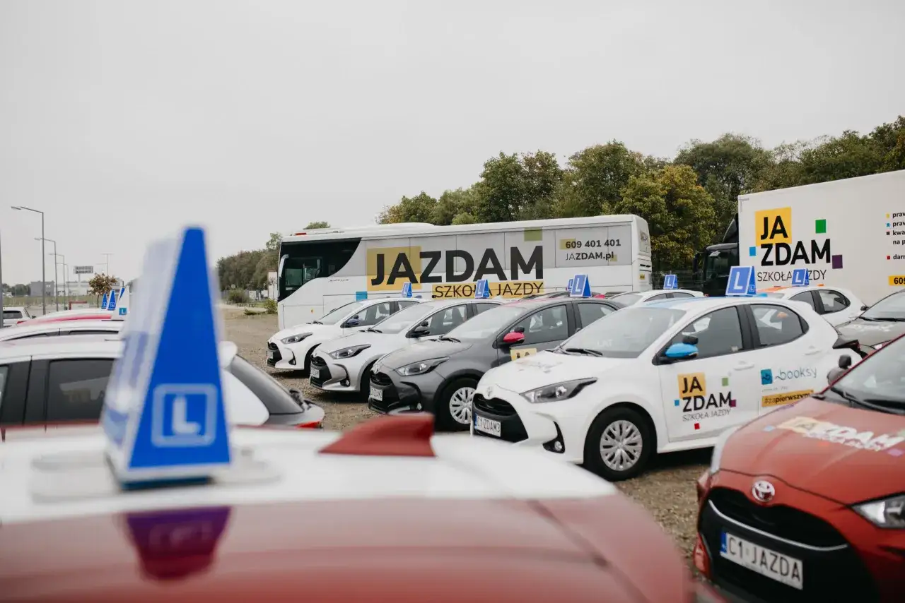 Zdjęcie Kiedy można zacząć kurs na prawo jazdy? Wiek i wymagania wyjaśnione