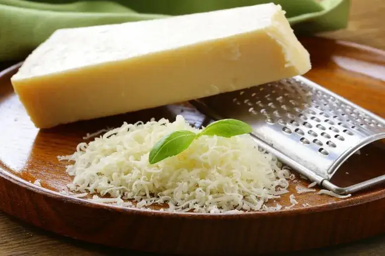 Zdjęcie Jak przechowywać ser parmezan, aby nie stracił smaku i jakości
