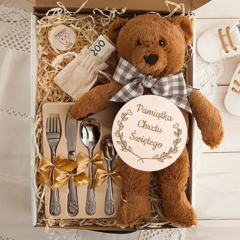 Zdjęcie Co dziadkowie dają wnuczce na chrzciny? Najlepsze pomysły na prezenty