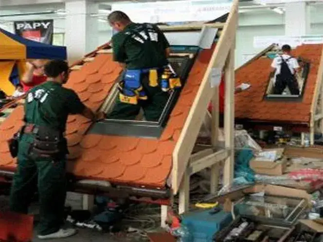 Zdjęcie Czym naprawdę zajmuje się dekarz? Obowiązki i kluczowe umiejętności