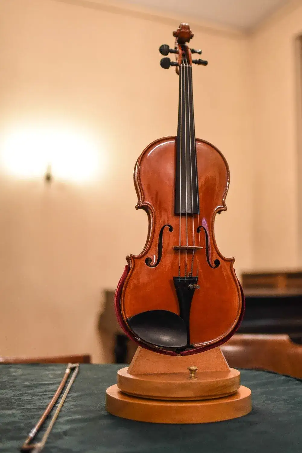 Zdjęcie Kto wyrabia skrzypce? Poznaj najlepszych lutników i tajniki ich pracy