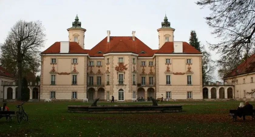 Zdjęcie Pałac w Otwocku Wielkim godziny otwarcia - nie przegap ważnych szczegółów