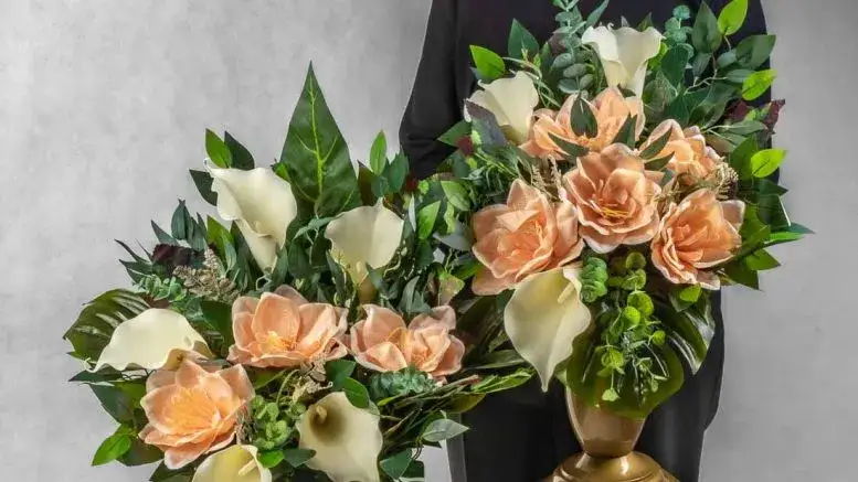 Zdjęcie Jak zrobić stroik z róż na cmentarz, by oddać hołd bliskim